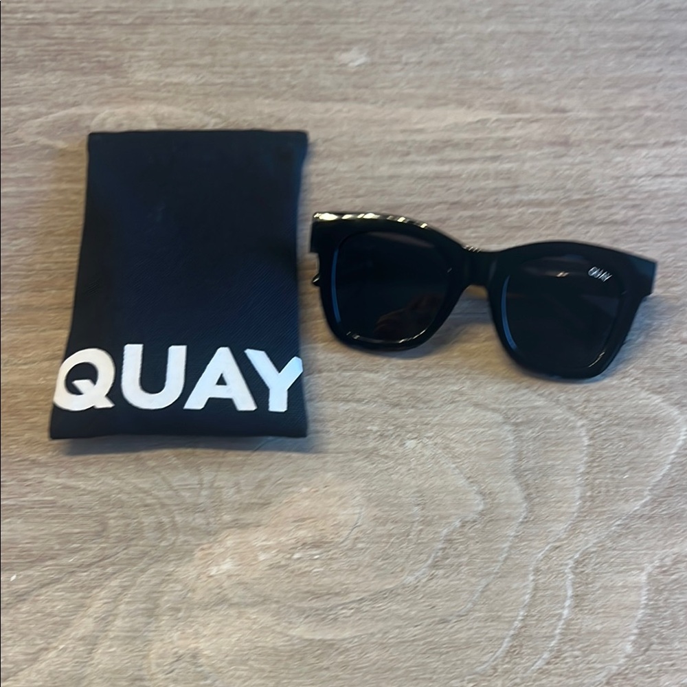 NWOT Quay Australia Black Square Sunglasses